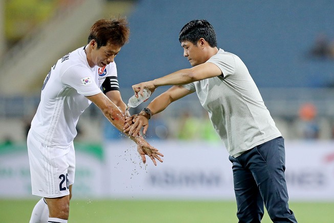 HLV Hữu Thắng ghi dấu ấn với những nghĩa cử Fair Play