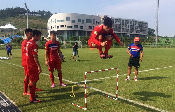 Công Phượng lập cú đúp, U-22 Việt Nam đại thắng Busan