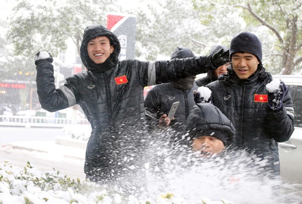 Thầy Park lo ngại cầu thủ U-23 VN khó chơi dưới tuyết
