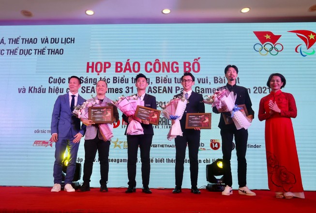 Hoa hậu Hoàn vũ 2017 H'Hen Niê đồng hành với niềm tự hào VN