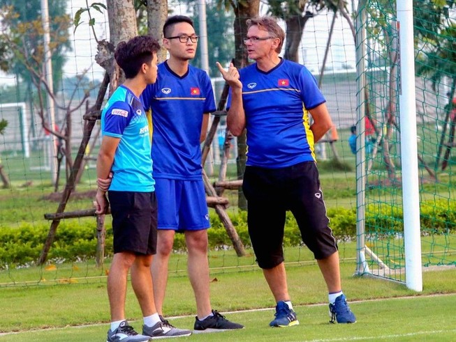 ‘Phù thủy trắng’ Troussier vững tin ở giải châu Á