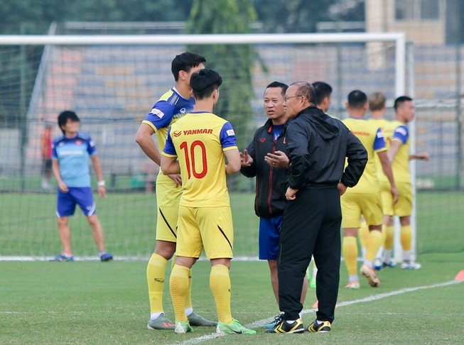 Thầy Park đánh giá lại Công Phượng và Văn Hậu ở buổi tập cuối
