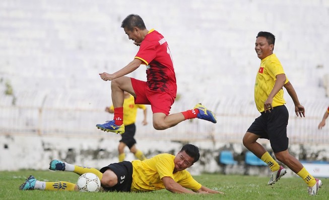 Vụ U-19 bán độ: HLV không dẫn đội cũng bị xử
