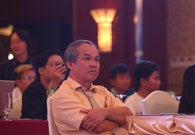 Bầu Đức: ‘Mùa dịch bệnh ai lại đi nói chuyện đá banh!’