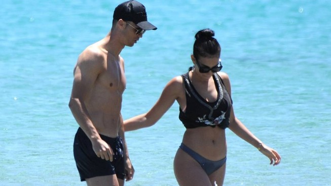 Ronaldo bị cách ly 14 ngày mới trở lại tập với Juventus