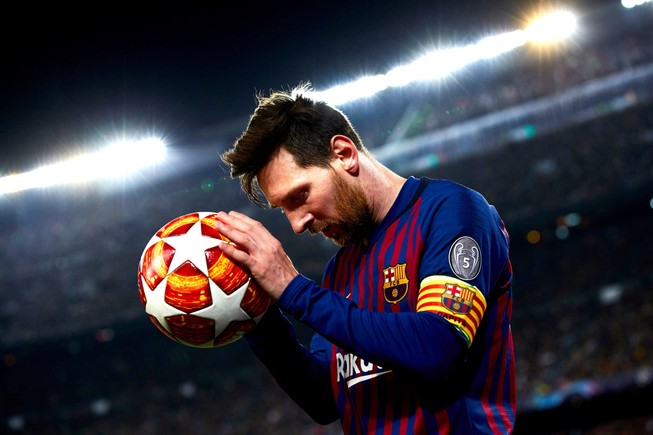 Messi với cảm giác lạ trên sân bóng