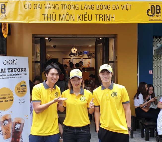 Thủ môn Kiều Trinh bán cà phê Ông Bầu nuôi... bóng đá
