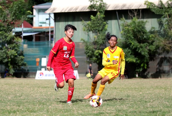 Lạ lùng giải vô địch U-16 nữ quốc gia vẫn lăn bóng mùa dịch