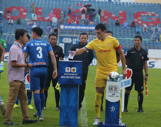 Nam Định rớt hạng, trọng tài mới hổ thẹn