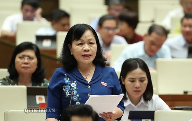 'Vừa bị bạo lực gia đình, vừa phải nộp phạt thay chồng'