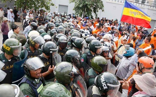 Việt Nam lên án vụ biểu tình sai trái tại Campuchia
