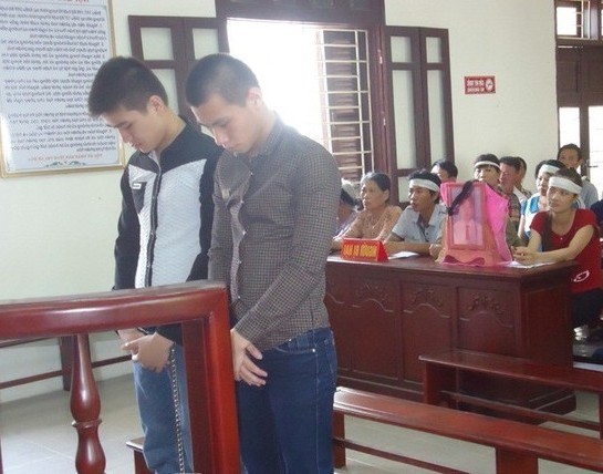 Hai anh em giết người chỉ vì một cái tát