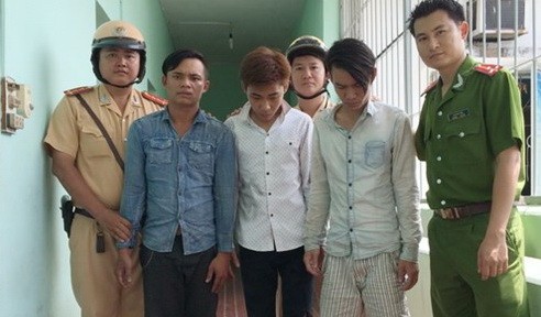 Truy đuổi tốc độ cao, CSGT tóm gọn ba tên cướp
