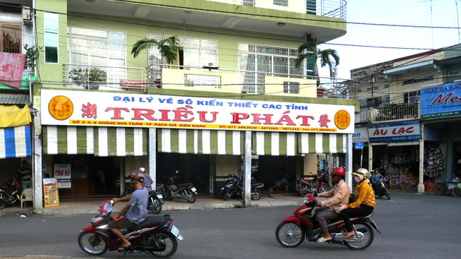 Hai mẹ con "đại náo" đại lý vé số nhận án treo