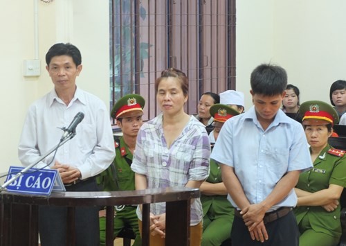 Xét xử vụ 'hắt ly bia bị truy tố': Nhân chứng vắng mặt vì bận việc quan trọng