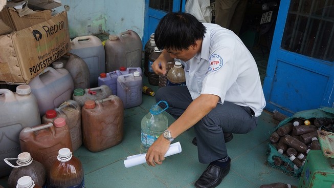 Kinh hãi cơ sở chế biến mắm mất vệ sinh, dòi bò lúc nhúc
