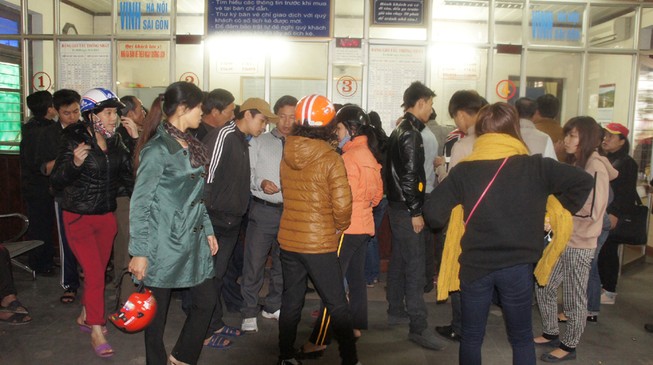 Ném xăng, phóng hỏa quầy bán vé tàu Bắc - Nam