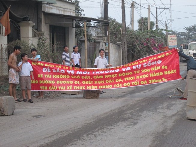 Đồng Nai: Dân lại chặn xe ben vào mỏ đá