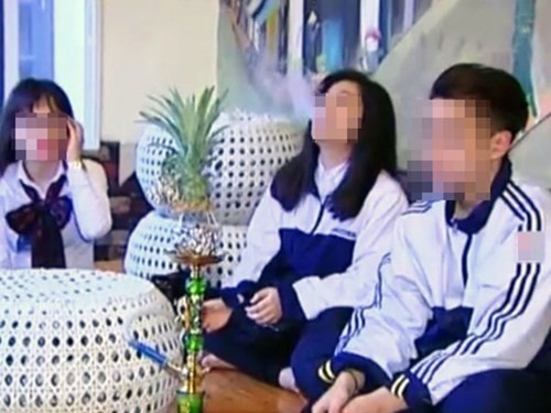 Phóng sự HS hút shisha: Được mời diễn hay 'người thật việc thật'?