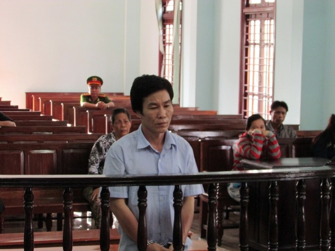 Lạm dụng tình dục bé gái trước khi 'bán' sang Trung Quốc