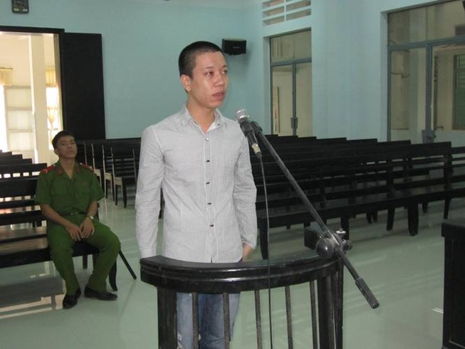 Nhân viên bán xăng lên ‘kịch bản’ cướp tiền tinh vi