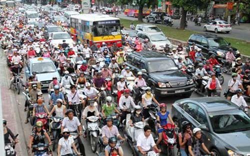 Chính phủ đồng ý tạm dừng thu phí xe máy