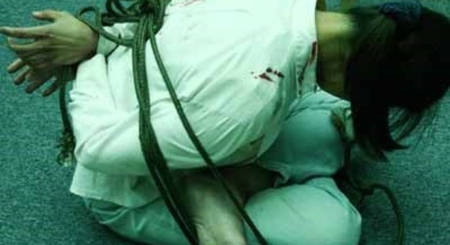 Bị tù vì bắt giữ, đánh đập con nợ
