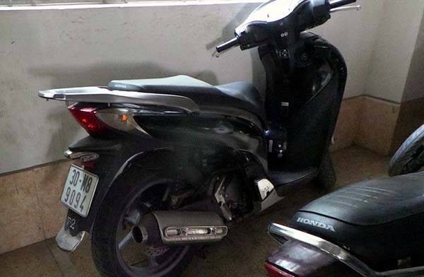 Kỳ lạ: Xe máy hàng trăm triệu đồng 'bỏ quên' không ai nhận