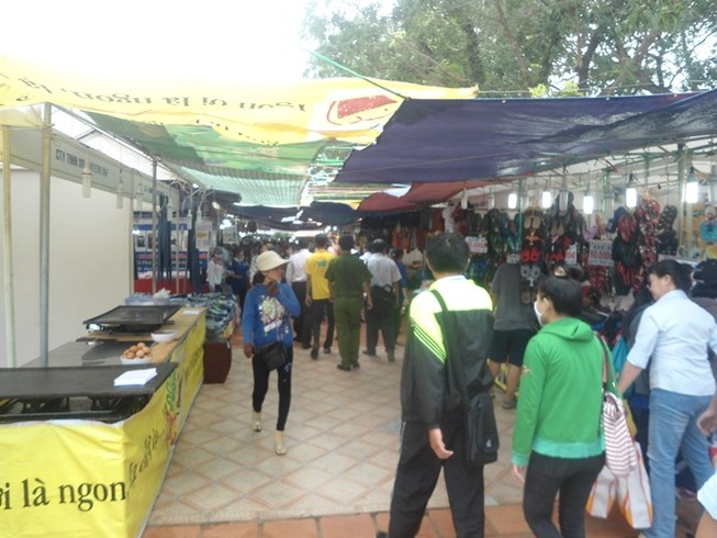 Hơn 80 gian hàng tham gia Phiên chợ hàng Việt