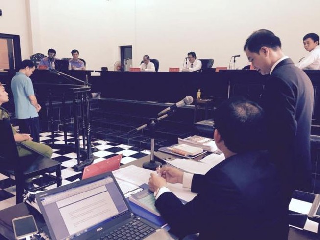 Căng thẳng phần tranh luận vụ 'chai nước có ruồi giá 500 triệu đồng'