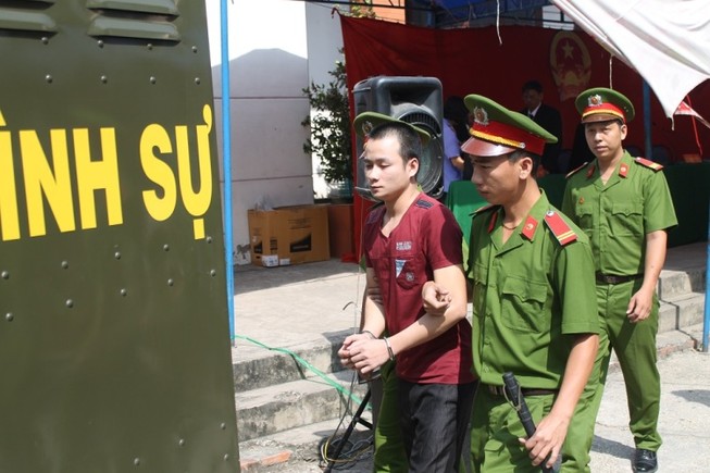 Vô cớ bị đánh, nhân viên đâm chết chủ quán cà phê