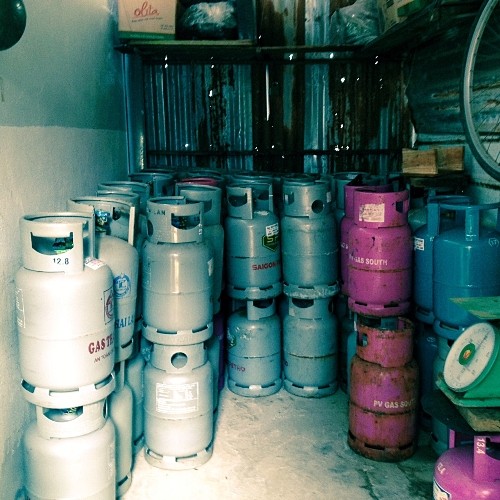 Phát hiện bốn cơ sở sang chiết gas trái phép số lượng lớn