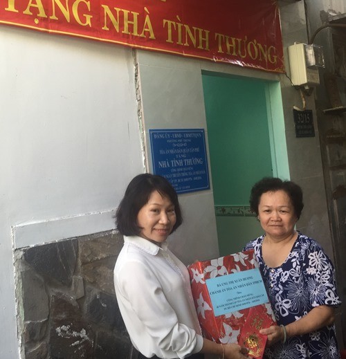 TAND quận Tân Phú trao nhà tình thương