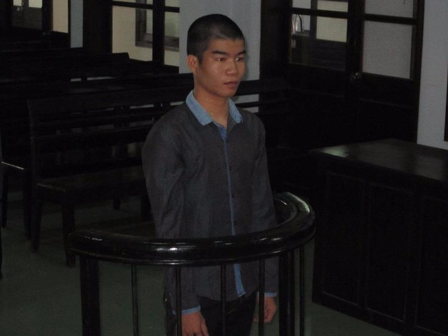 Cắn tay công an phường, xiên đứt tai công an xã