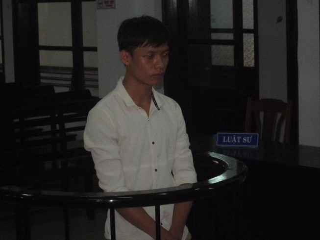 Trộm xe không biết bẻ khóa, dắt đi tìm... thợ