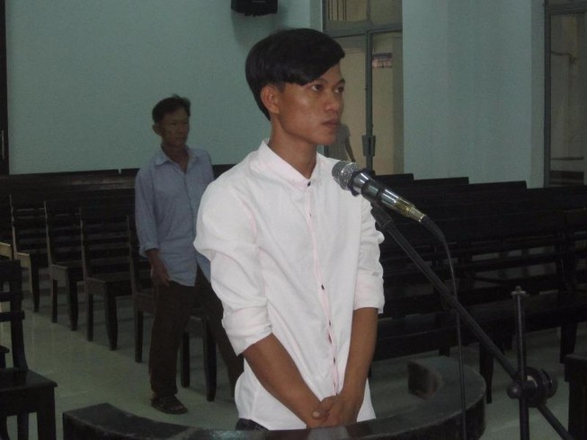 Thanh niên chống cảnh sát cơ động hầu tòa