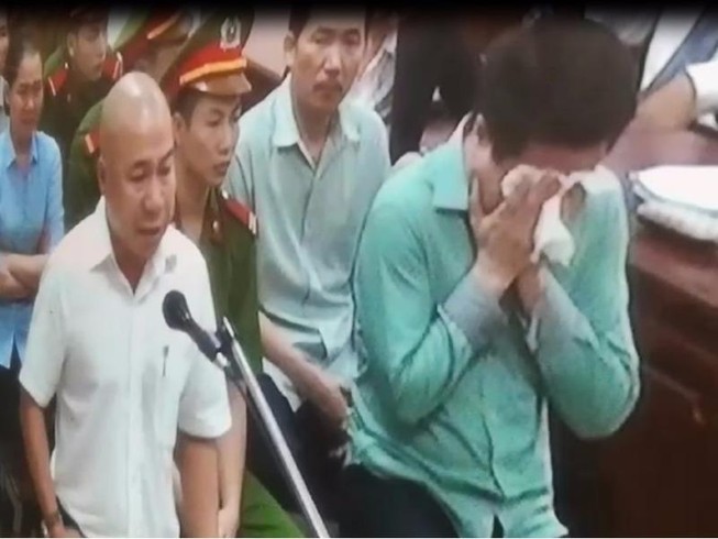Hà Văn Thắm khóc nức nở khi nghe thuộc cấp tự bào chữa