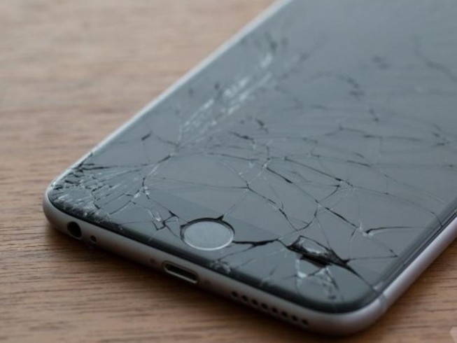 Đi tù vì lấy điện thoại ‘cùi’… đập iPhone ‘xịn’