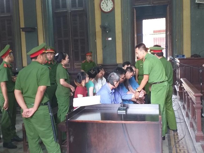 Người Trung Quốc tổ chức đánh bạc quy mô ở quận 11