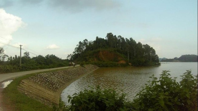 Thanh niên bị khuyết tật nặng nhậu xong rủ nhau đi... cướp