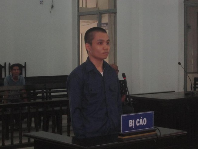 Tìm con trả thù không gặp, chém cha đứt lìa bàn tay