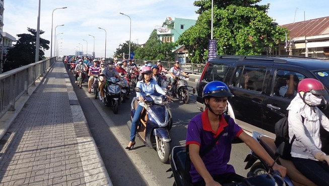 Phân luồng giao thông khu vực cầu Chữ Y