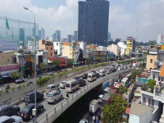 Nhiều tuyến đường kẹt cứng vì hầm Thủ Thiêm bị phong tỏa