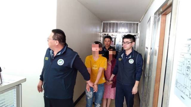 Đi du lịch rồi 'biến mất' ở nước ngoài có bị xử lý hình sự?