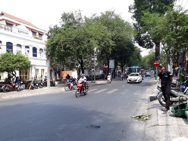 Đường Sài Gòn vắng hoe vào những ngày cận Tết