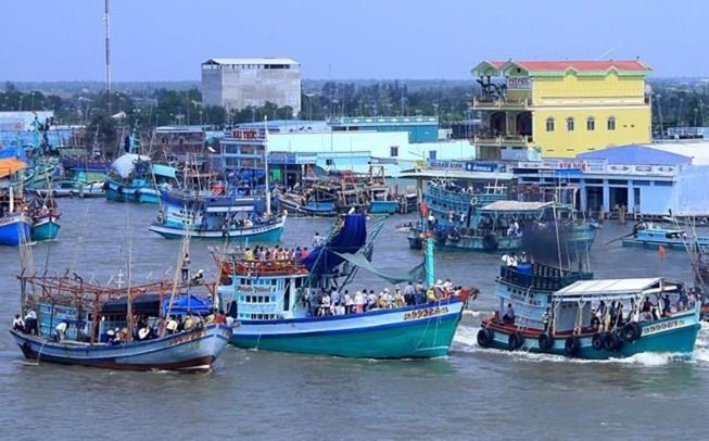 Thuyền ra vào bến thủy nội địa thông qua tin nhắn SMS
