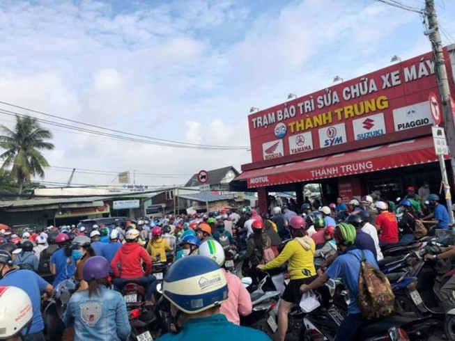 TP.HCM: Ngoại ô cũng tắc đường