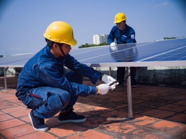 Nhiều lo lắng về điện mặt trời áp mái