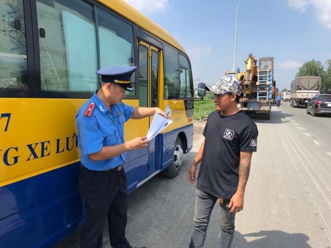 Xe quá tải vẫn còn hoành hành ở TP.HCM