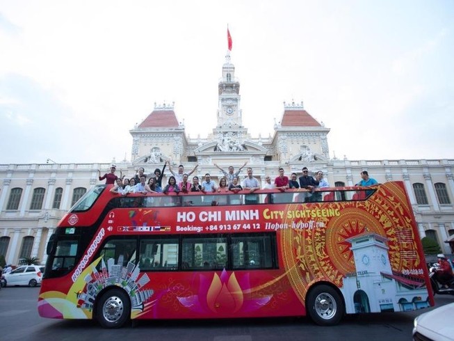Cận cảnh buýt hai tầng mui trần ở TP.HCM